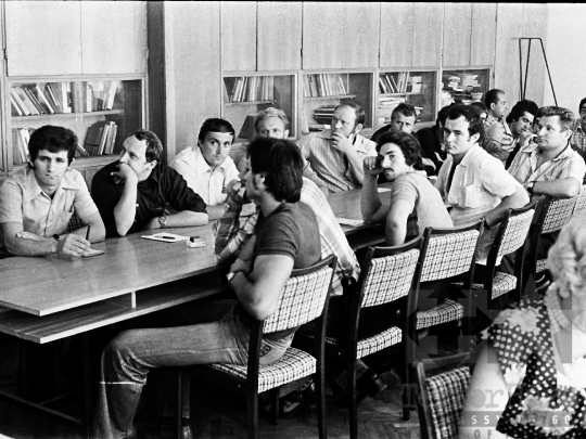 THM-BJ-03762 - TOTÉV-lakások sorsolása az 1970-es években