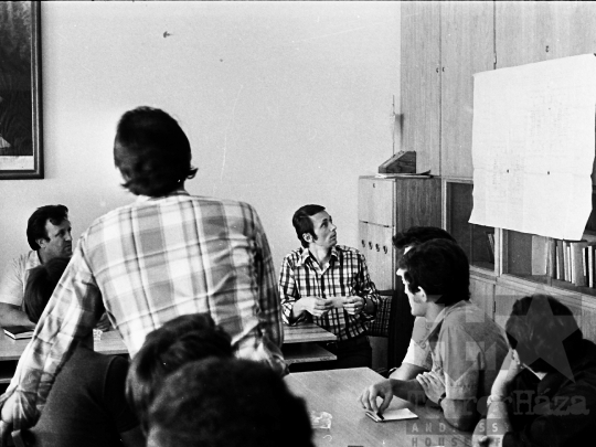 THM-BJ-03770 - TOTÉV-lakások sorsolása az 1970-es években