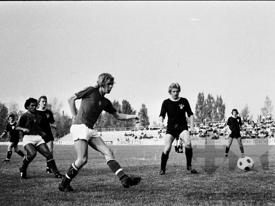 THM-BJ-03782 - Magyarország-Német Demokratikus Köztársaság ifjúsági futballmérkőzés Szekszárdon az 1970-es években 