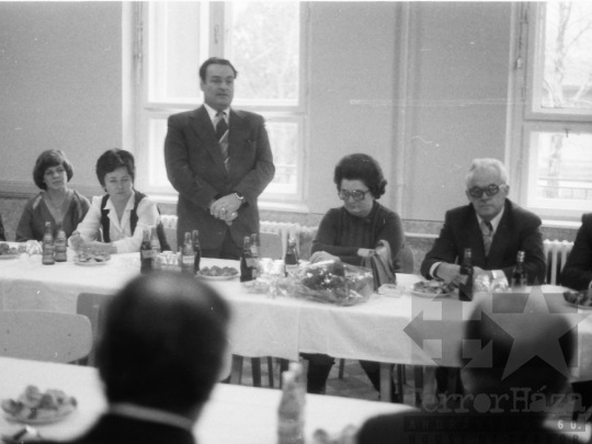 THM-BJ-03824 - Miniszteri látogatás a dunaföldvári bútorlapgyártó üzemben az 1970-es években 