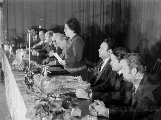 THM-BJ-03828 - Miniszteri látogatás a dunaföldvári bútorlapgyártó üzemben az 1970-es években 