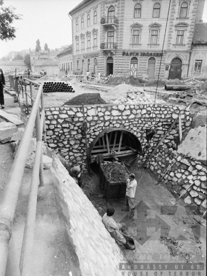 THM-BJ-03847 - Szekszárdi-séd betonozása, lefedése az 1970-es években 