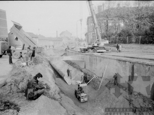THM-BJ-03857 - Szekszárdi-séd betonozása, lefedése az 1970-es években 