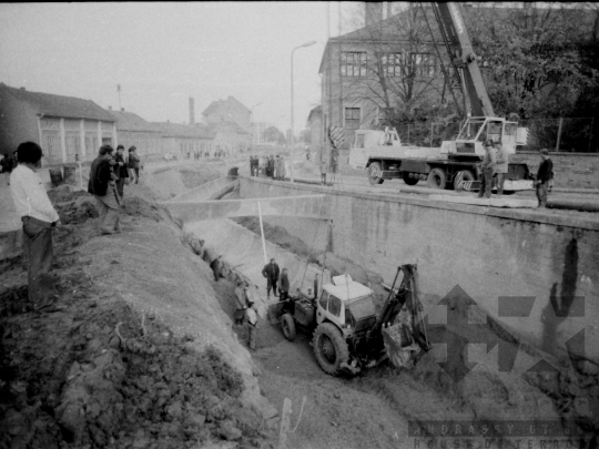 THM-BJ-03858 - Szekszárdi-séd betonozása, lefedése az 1970-es években 
