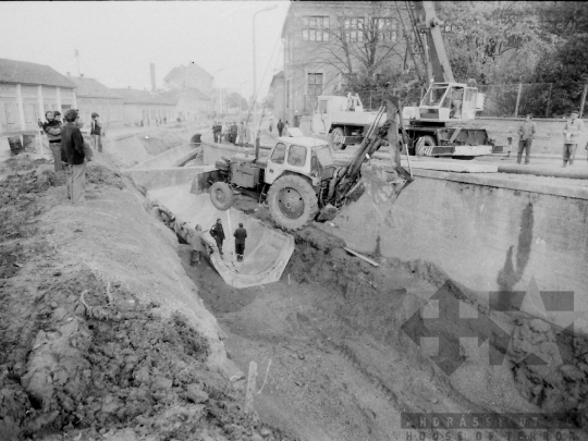 THM-BJ-03859 - Szekszárdi-séd betonozása, lefedése az 1970-es években 