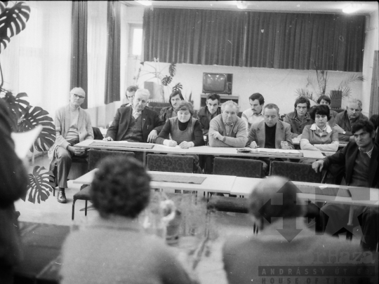 THM-BJ-03864 - Értekezlet a Tolna Megyei Állami Építőipari Vállalatnál Szekszárdon az 1970-es években 