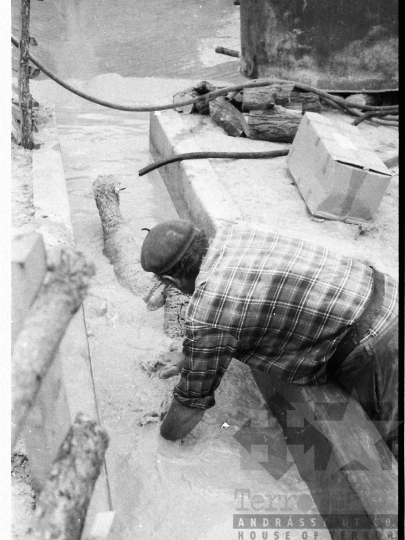 THM-BJ-03909 - Élősködők elleni egészségügyi akció, birkafürdetés a mőcsényi termelőszövetkezetben az 1980-as években