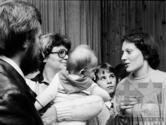 THM-BJ-03936 - Névadó ünnepség a szekszárdi BM klubban az 1980-as években