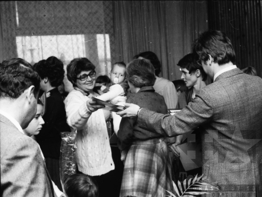 THM-BJ-03939 - Névadó ünnepség a szekszárdi BM klubban az 1980-as években