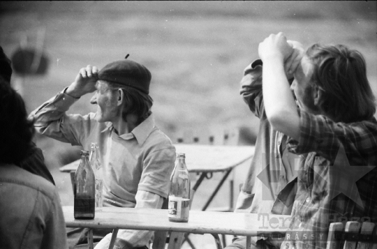 THM-BJ-04056a - Mezőgazdasági bemutató az őcsényi repülőtéren az 1980-as években