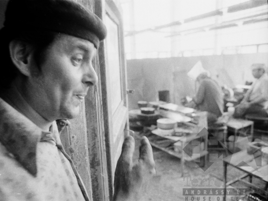 THM-BJ-04084 - Óra- és Ékszerkereskedelmi Vállalat szekszárdi gyáregysége az 1980-as években 