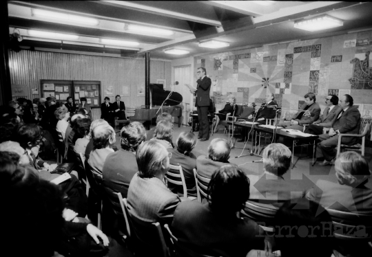 THM-BJ-04152 - Takáts Gyula költő köszöntése 60. születésnapja alkalmából az 1970-es években