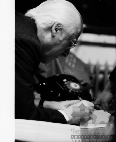 THM-BJ-04154 - Takáts Gyula költő köszöntése 60. születésnapja alkalmából az 1970-es években