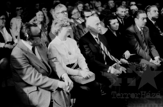 THM-BJ-04155a - Takáts Gyula költő köszöntése 60. születésnapja alkalmából az 1970-es években