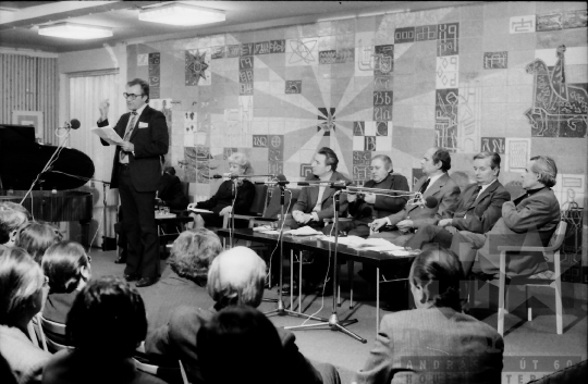 THM-BJ-04160 - Takáts Gyula költő köszöntése 60. születésnapja alkalmából az 1970-es években