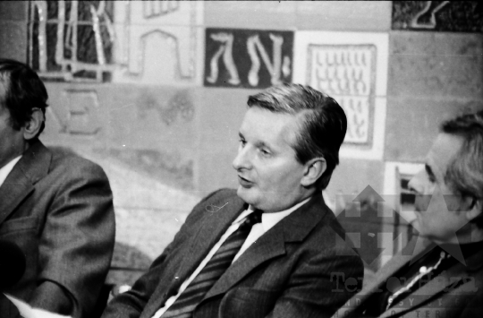 THM-BJ-04161 - Takáts Gyula költő köszöntése 60. születésnapja alkalmából az 1970-es években