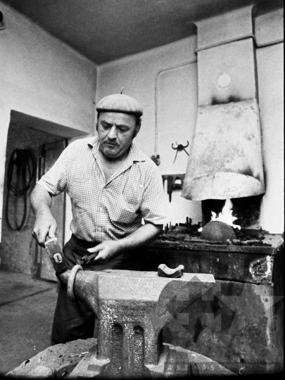 THM-BJ-04196 - Dunakömlődi termelőszövetkezet az 1980-as években 