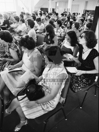 THM-BJ-04198 - Diplomaosztó a szekszárdi Illyés Gyula Pedagógiai Főiskolán az 1980-as években