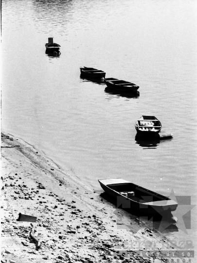 THM-BJ-04239 - Duna-parti kép Pakson az 1980-as években