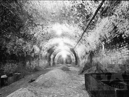 THM-BJ-04241 - Apponyi-pince felújítás előtt Bátaapátin az 1980-as években