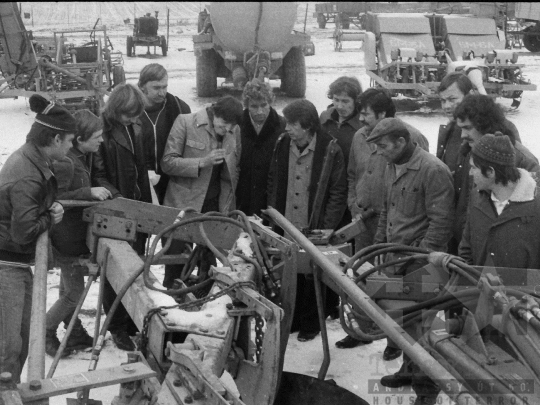 THM-BJ-04259 - Mezőgazdasági gépszemle Döbröközön az 1980-as években 