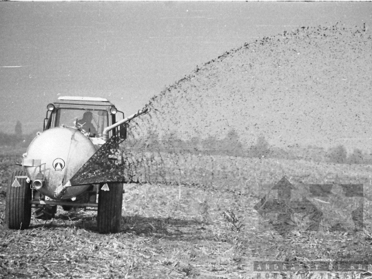 THM-BJ-04286 - Hígtrágyázási bemutató az 1980-as években 
