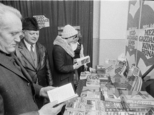THM-BJ-04296 - Mezőgazdasági könyvhónap megnyitója Szekszárdon az 1980-as években