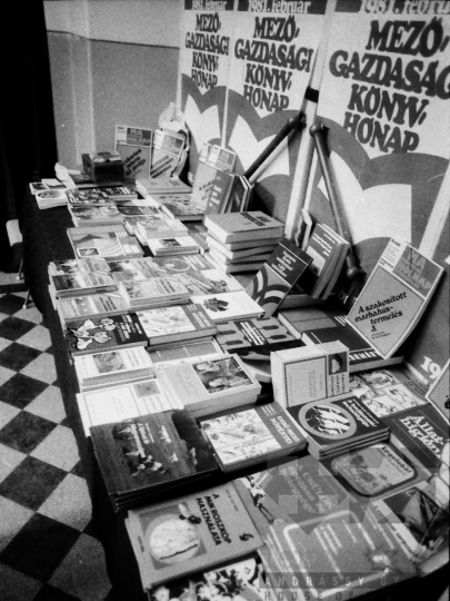 THM-BJ-04301 - Mezőgazdasági könyvhónap megnyitója Szekszárdon az 1980-as években