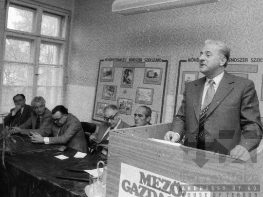 THM-BJ-04307 - Mezőgazdasági könyvhónap megnyitója Szekszárdon az 1980-as években