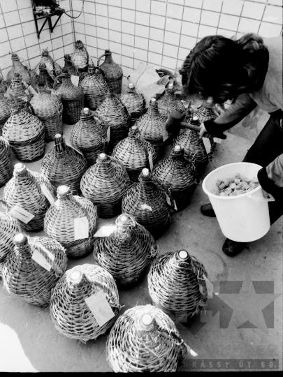 THM-BJ-04327 - Szekszárdi Szeszipari Vállalat az 1980-as években 