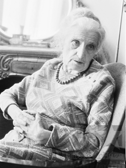 THM-BJ-04373 - Vészi Katalin Szekszárdon az 1980-as években 