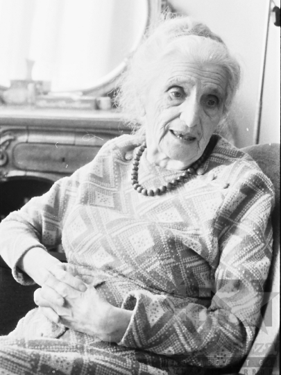 THM-BJ-04376 - Vészi Katalin Szekszárdon az 1980-as években 