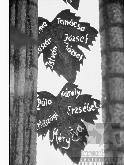 THM-BJ-04395 - Szobor a Kálvária-kilátónál Szekszárdon az 1980-as években