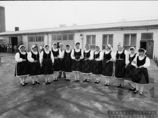 THM-BJ-04474 - Zárszámadó közgyűlés a felsőnánai termelőszövetkezetben az 1980-as években 