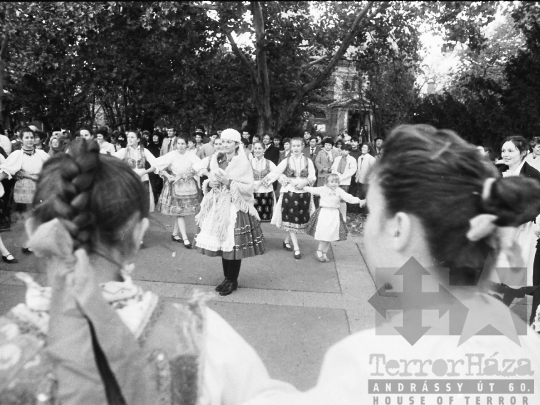THM-BJ-04614 - Kardos Györgyi néptáncos esküvője Szekszárdon az 1980-as években