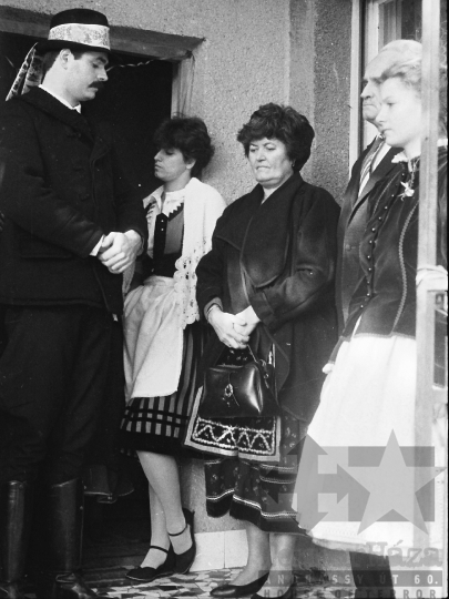 THM-BJ-04626 - Kardos Györgyi néptáncos esküvője Szekszárdon az 1980-as években