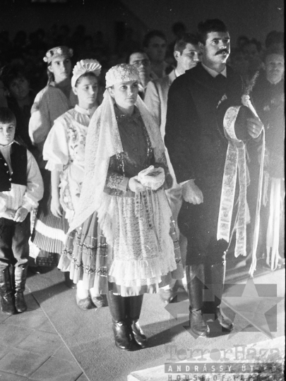 THM-BJ-04631 - Kardos Györgyi néptáncos esküvője Szekszárdon az 1980-as években