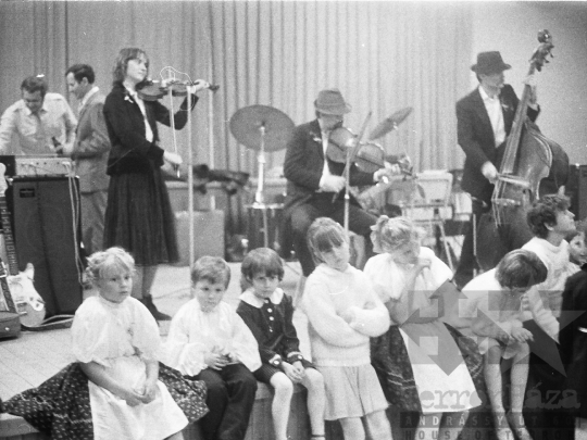 THM-BJ-04637 - Kardos Györgyi néptáncos esküvője Szekszárdon az 1980-as években