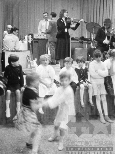 THM-BJ-04639 - Kardos Györgyi néptáncos esküvője Szekszárdon az 1980-as években