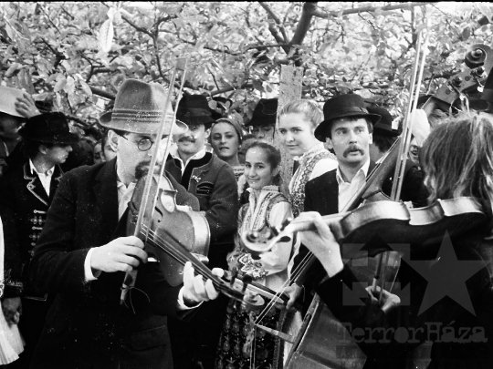 THM-BJ-04641 - Kardos Györgyi néptáncos  esküvője Szekszárdon az 1980-as években