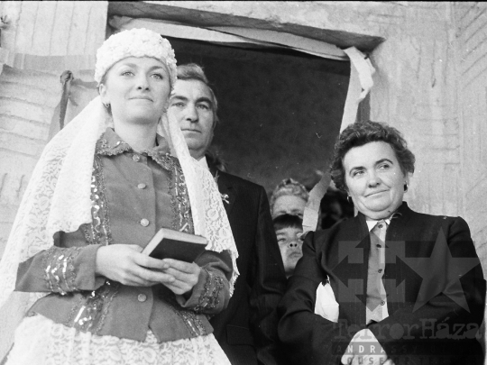 THM-BJ-04643 - Kardos Györgyi néptáncos  esküvője Szekszárdon az 1980-as években