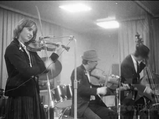 THM-BJ-04648 - Kardos Györgyi néptáncos  esküvője Szekszárdon az 1980-as években