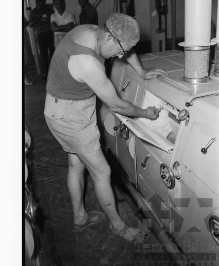 THM-BJ-04691 - Munka a dombóvári malomban az 1960-as években 