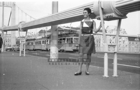 THM-BJ-04727 - Fiatal textiltervezők vizsgamunkáinak bemutatója Budapesten az 1960-as években