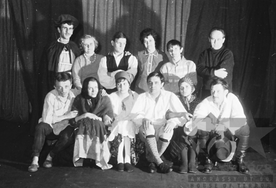 THM-BJ-04776 - Tolnai amatőr színjátszók előadása Závodon az 1960-as években