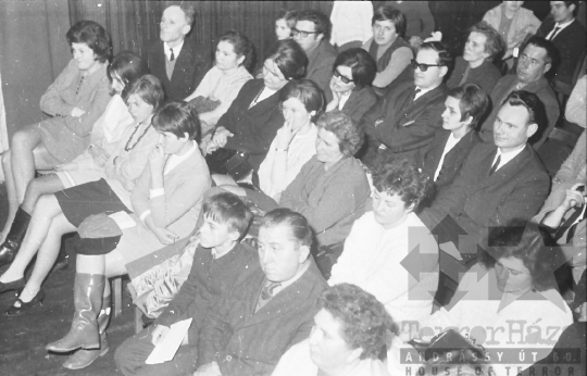 THM-BJ-04780a - Tolnai amatőr színjátszók előadása Závodon az 1960-as években