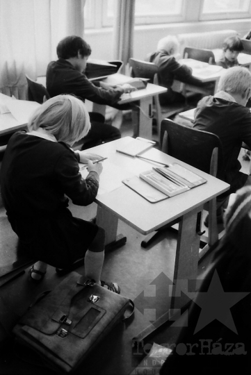 THM-BJ-04830 - Első nap egy szekszárdi általános iskola első osztályában az 1970-es években