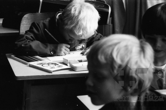 THM-BJ-04848 - Első nap egy szekszárdi általános iskola első osztályában az 1970-es években