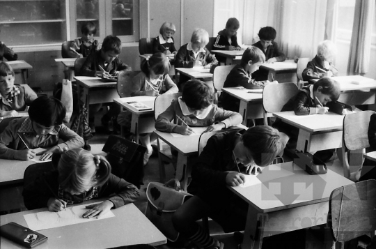 THM-BJ-04849 - Első nap egy szekszárdi általános iskola első osztályában az 1970-es években