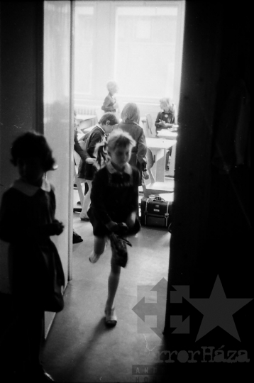 THM-BJ-04862 - Első nap egy szekszárdi általános iskola első osztályában az 1970-es években